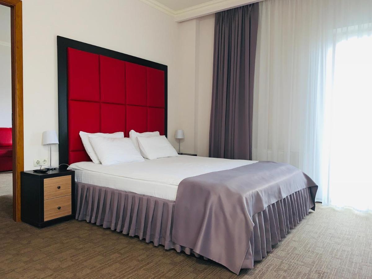 Green Park Hotel&SPA Truskavets Buitenkant foto